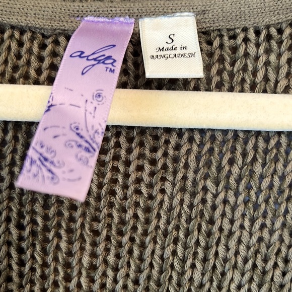 Alya Sweater. Size S. - Picture 4 of 4